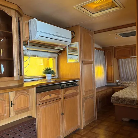 каравана рапунцел - Rapunzel Caravan Campsite *